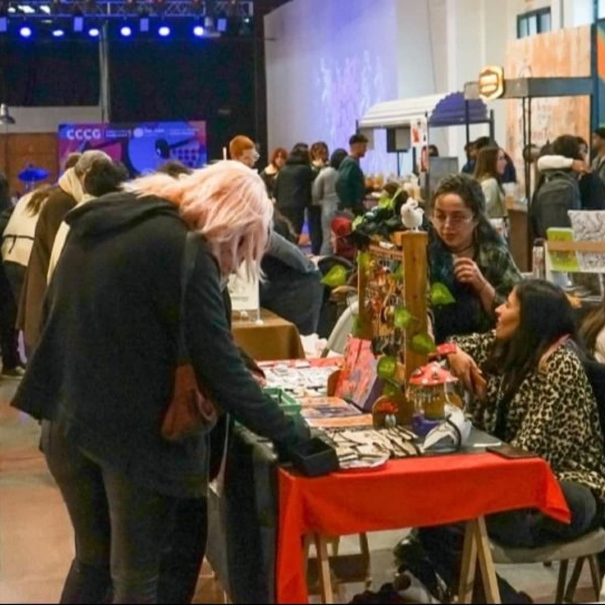 La feria Llamarada vuelve a brillar en San Juan: arte y comunidad se unen