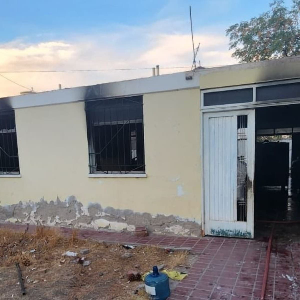 Incendian vivienda de un hombre detenido por robo en Rawson